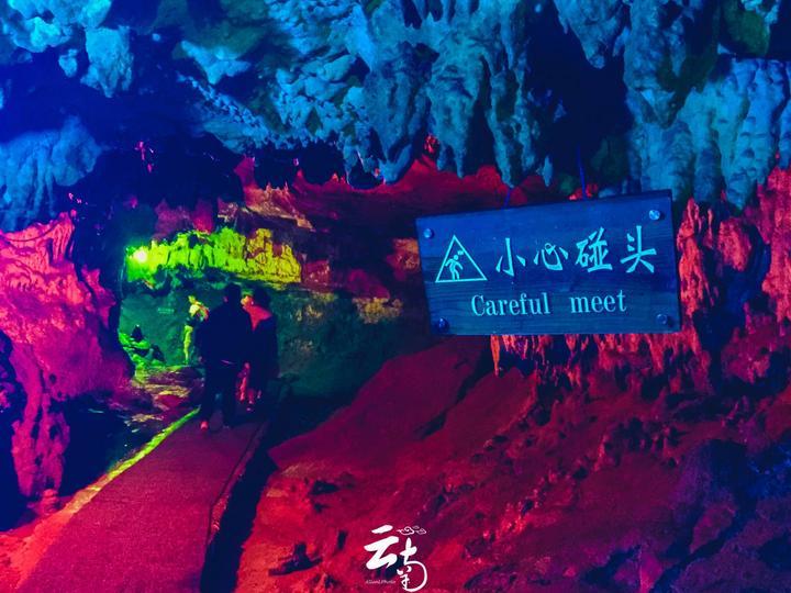 踏雪登山赏美景 不料被困半山腰