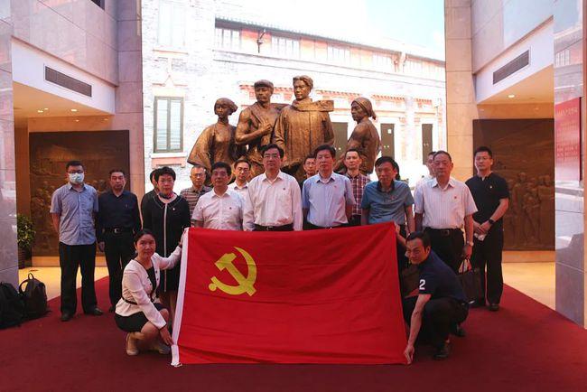 铁岭市教育数字化战略暨平台项目合作协议签约揭牌仪式举行