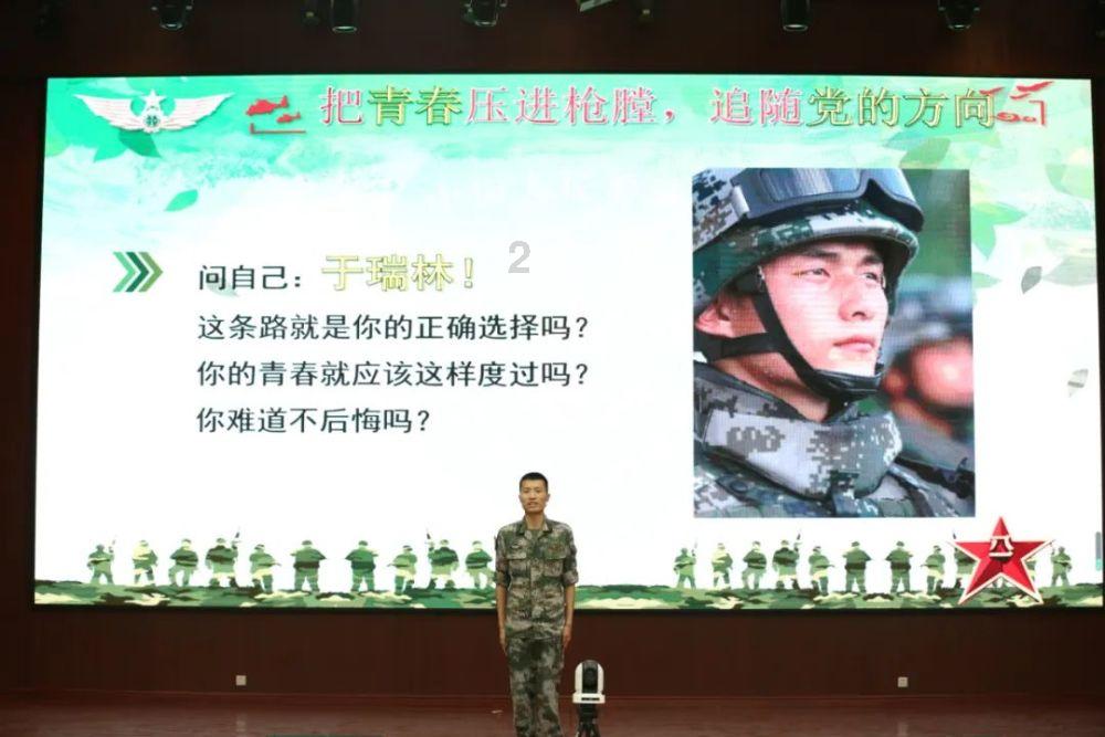 宝丰:义写春联暖人心 山区群众乐开颜